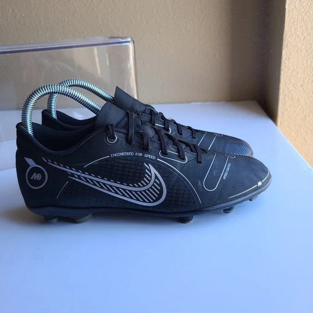 Nike Mercurial Vapor 14 Club FG Soccer (Black/Metallic Silver) Big kids Size 6